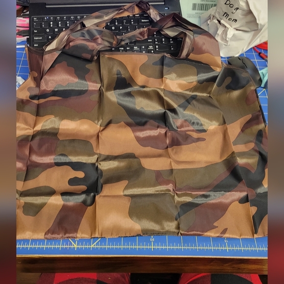 Camouflage 21" Tote Bag Folds into itself - Picture 1 of 5